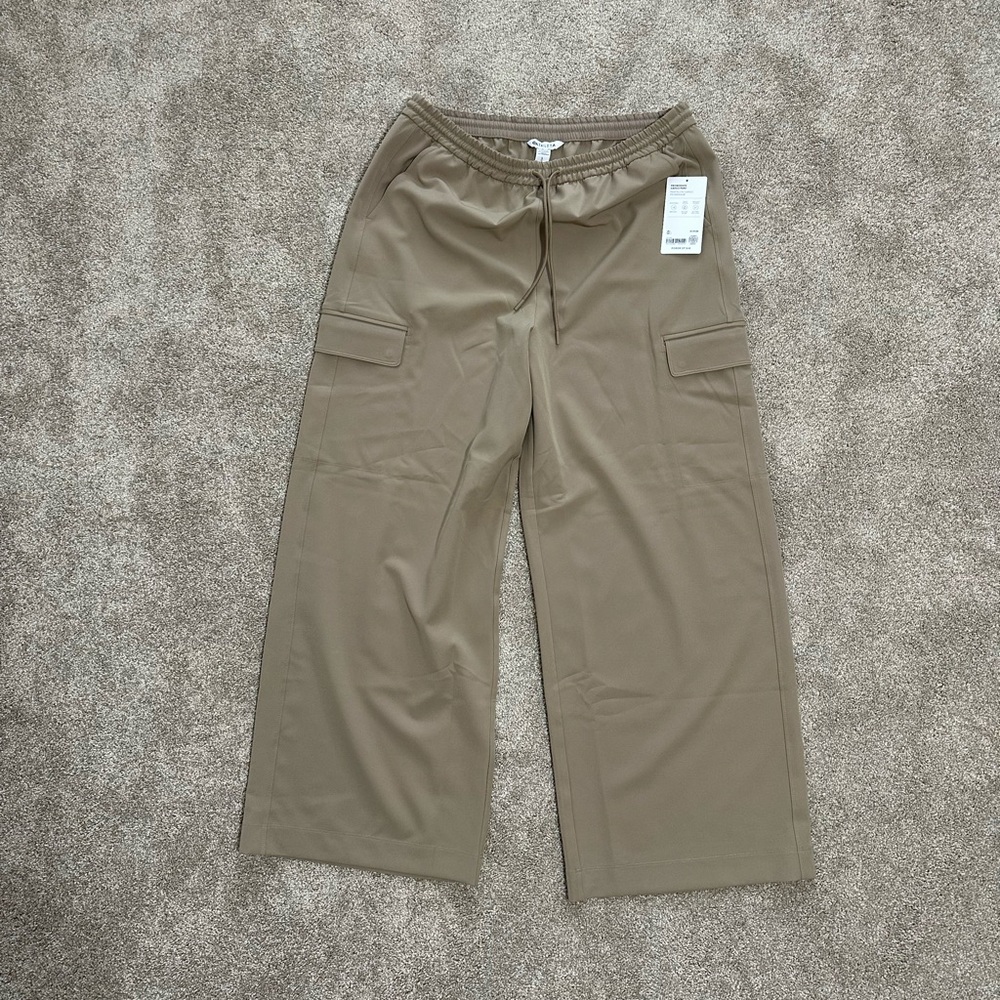 BNWT Athleta Promenade Cargo Pant